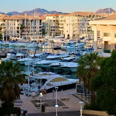 Appartement Port-frejus, Le Consul, 2 Pieces Climatise, Terrasse & Parking *