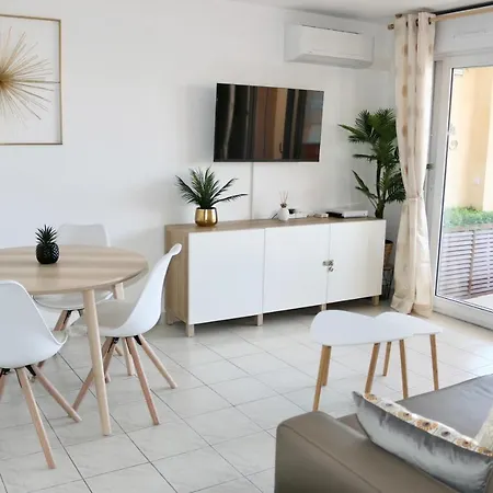 Apartment Port-frejus, Le Consul, 2 Pieces Climatise, Terrasse & Parking Frejus